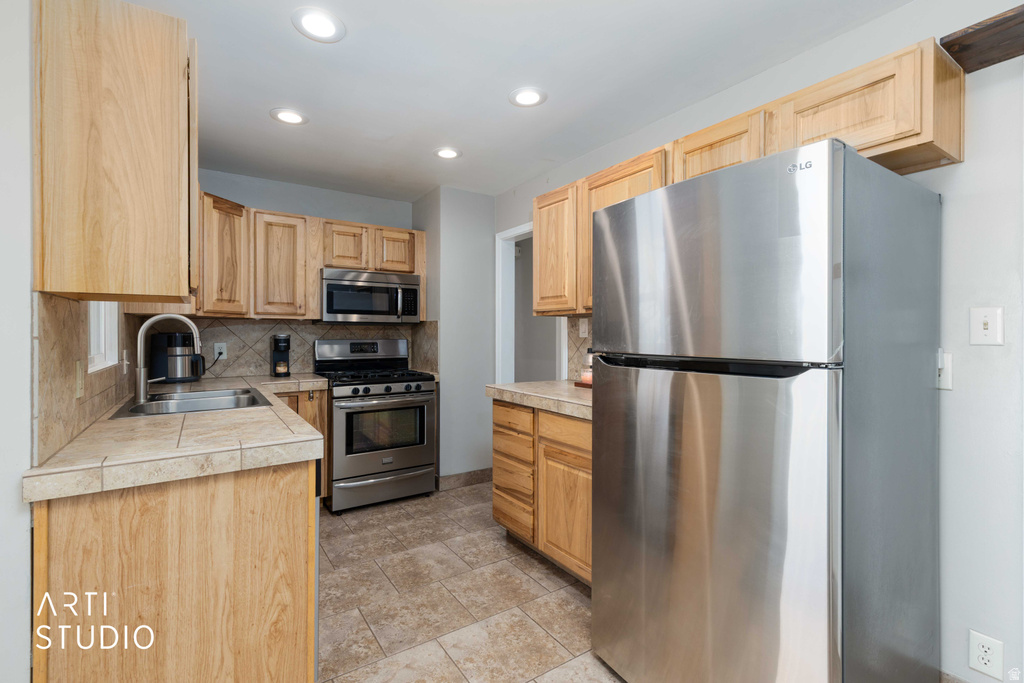 907 S TYLER AVE Ogden, UT 84404