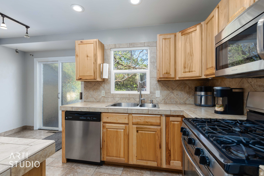 907 S TYLER AVE Ogden, UT 84404