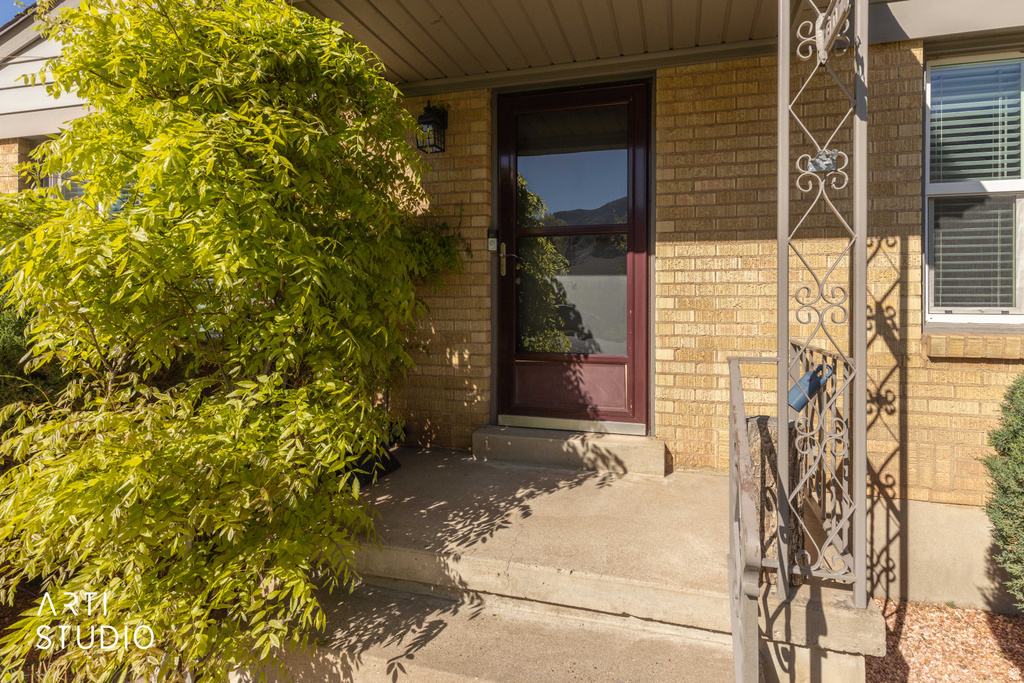 907 S TYLER AVE Ogden, UT 84404