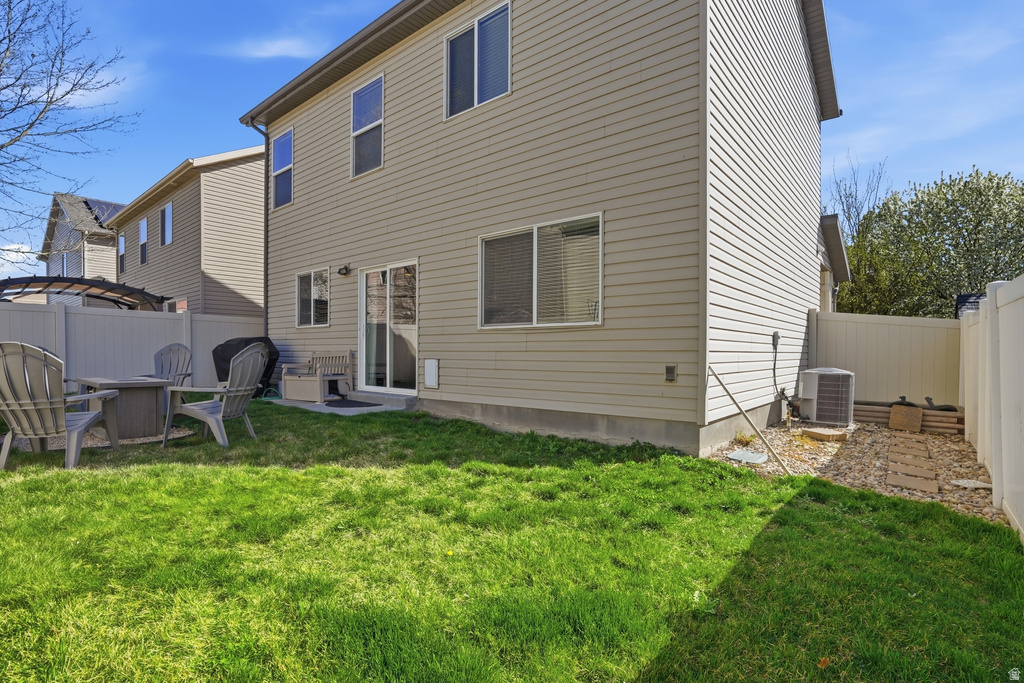 1049 W STONEHAVEN DR North Salt Lake, UT 84054