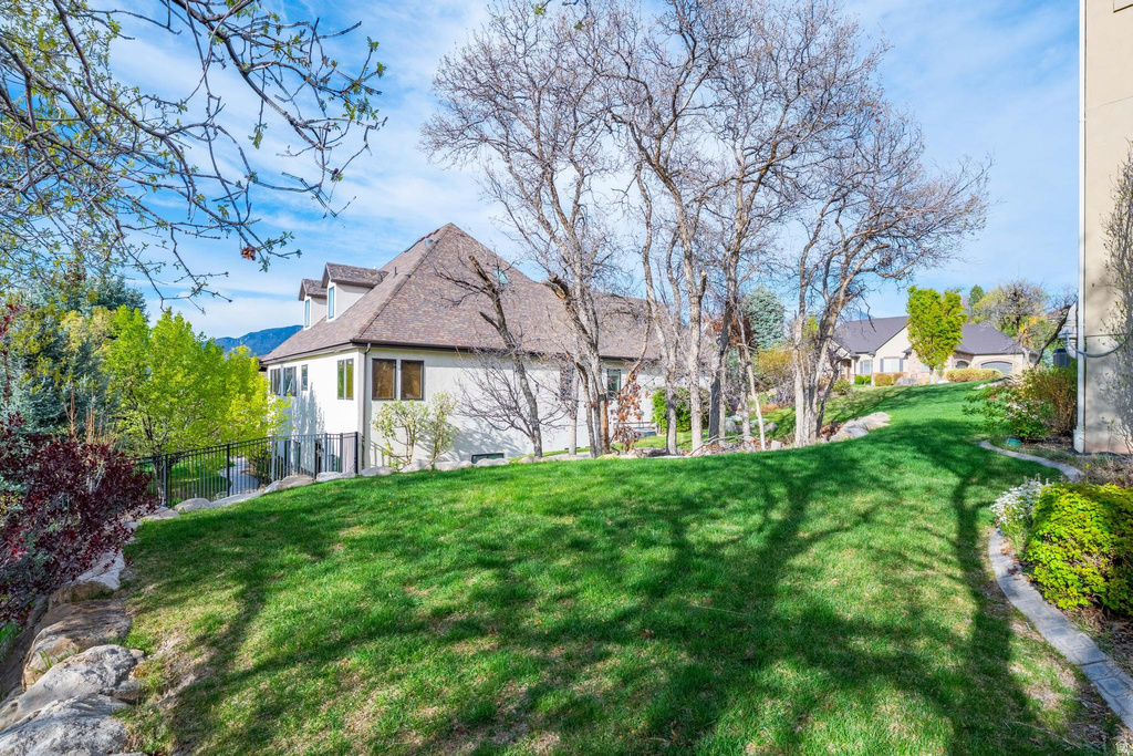 10493 N IVERSON LN Highland, UT 84003