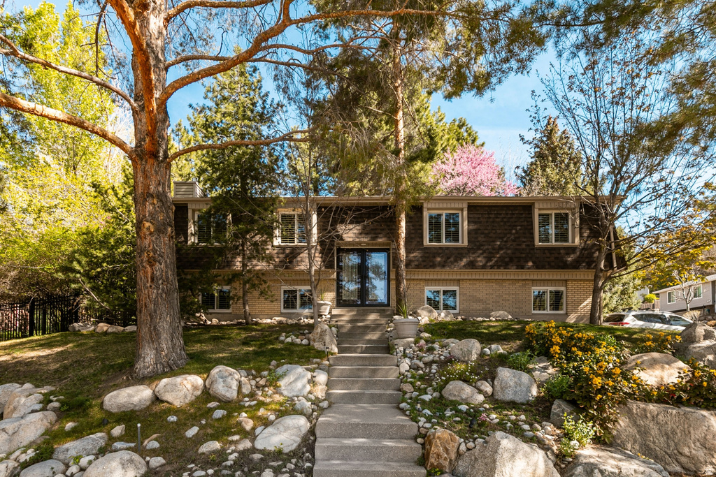 2555 E CHALET RD Cottonwood Heights, UT 84093