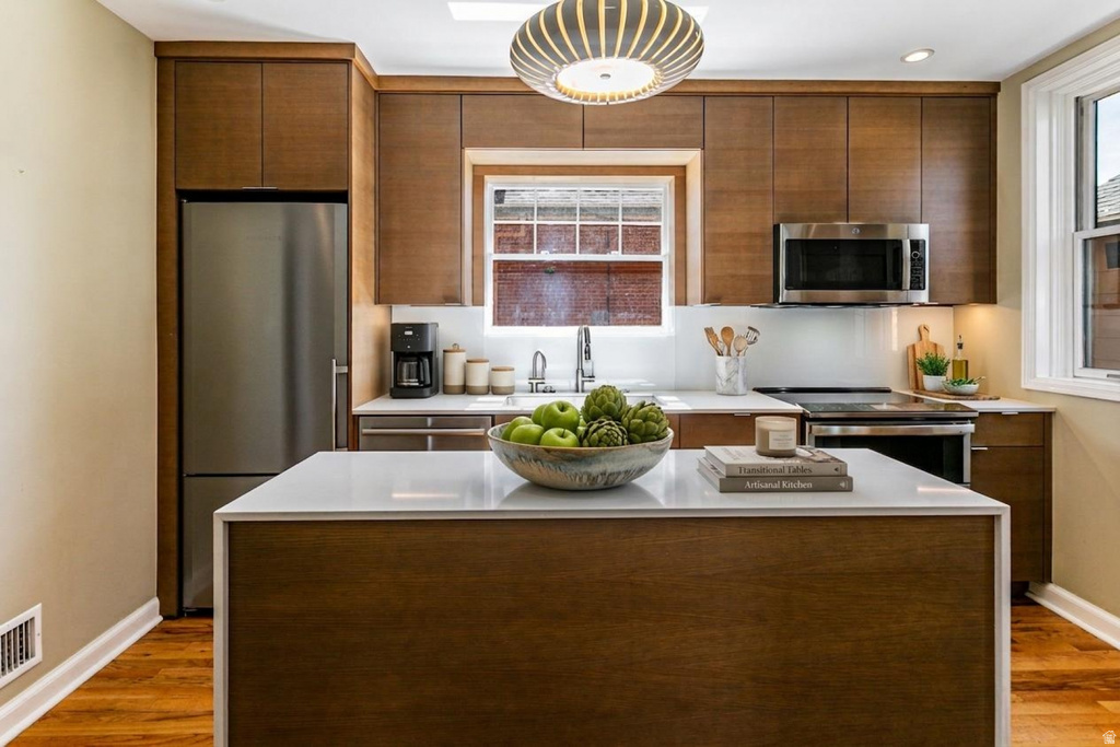 189 N R AVE Salt Lake City, UT 84103