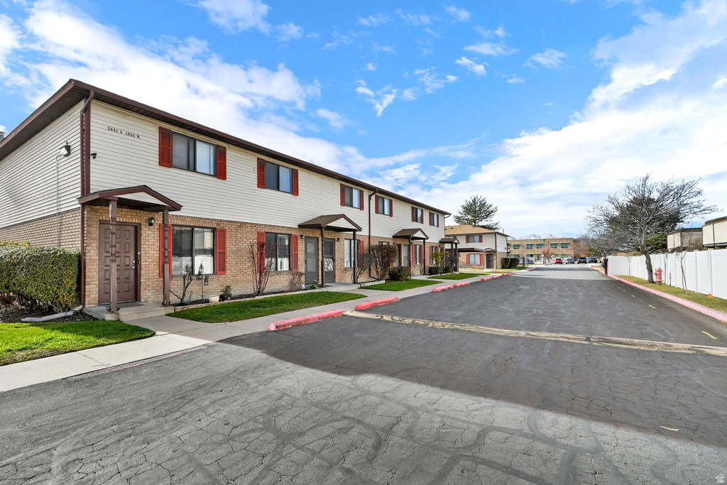 3681 S 1950 ST #32 West Valley City, UT 84119