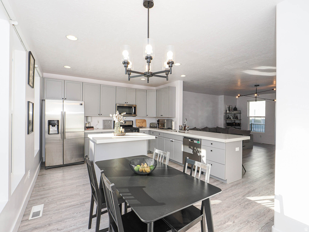 1807 W TORLUNDY Riverton, UT 84065