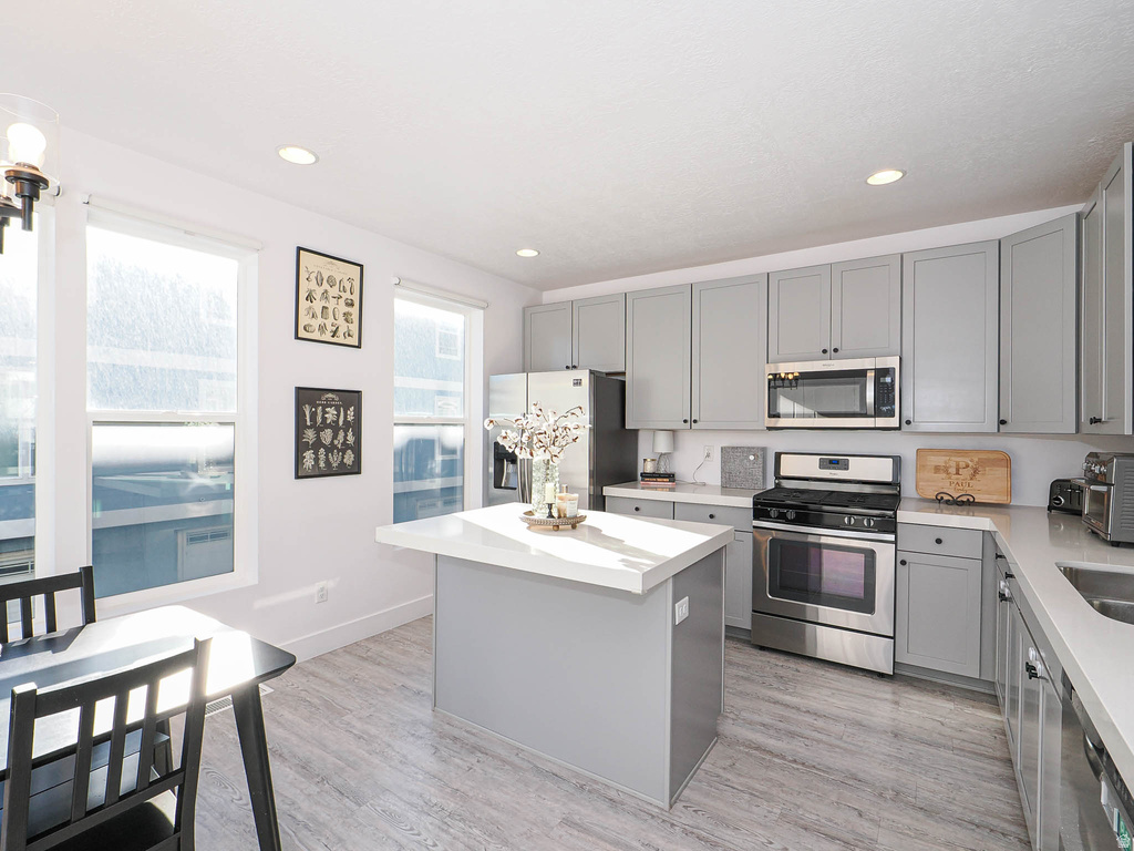 1807 W TORLUNDY Riverton, UT 84065