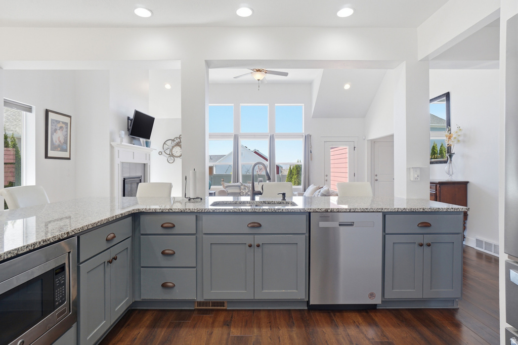 409 N HILL FARMS LN Kaysville, UT 84037