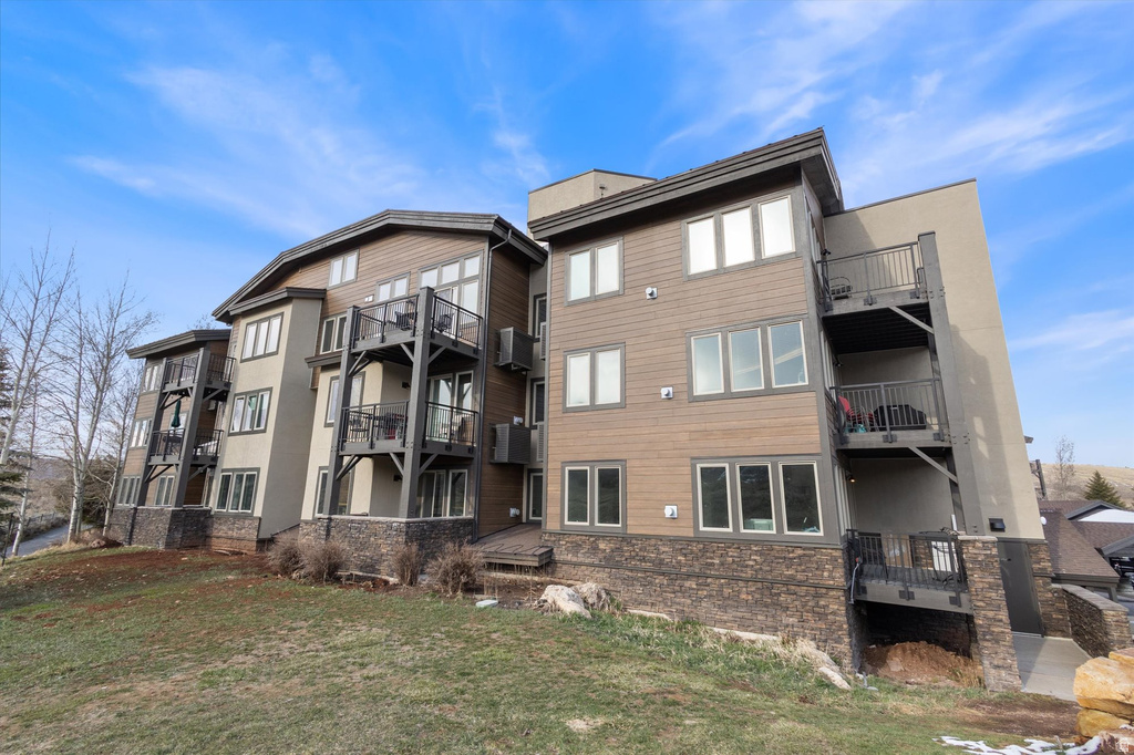 6749 N 2200 W #B-302 Park City, UT 84098