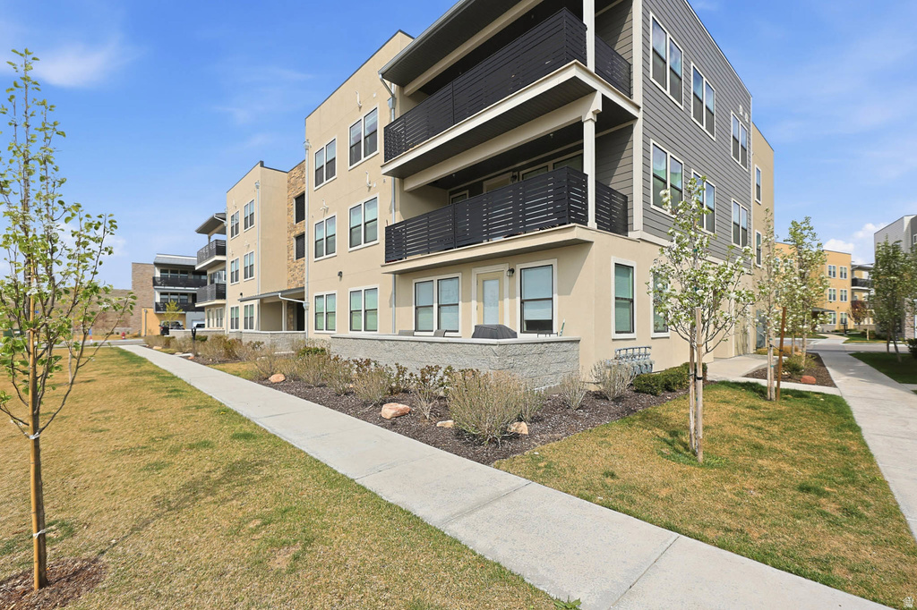 8342 S SKY MIRROR LN #303 Midvale, UT 84047