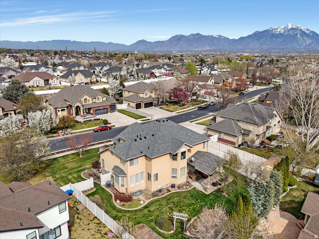 2943 W CURRENT CREEK DR South Jordan, UT 84095