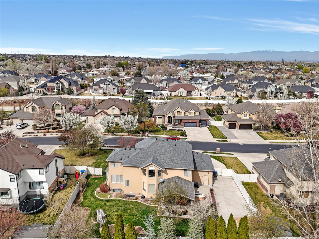 2943 W CURRENT CREEK DR South Jordan, UT 84095