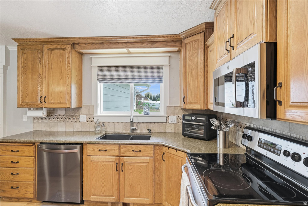 220 E 300 N Hyde Park, UT 84318