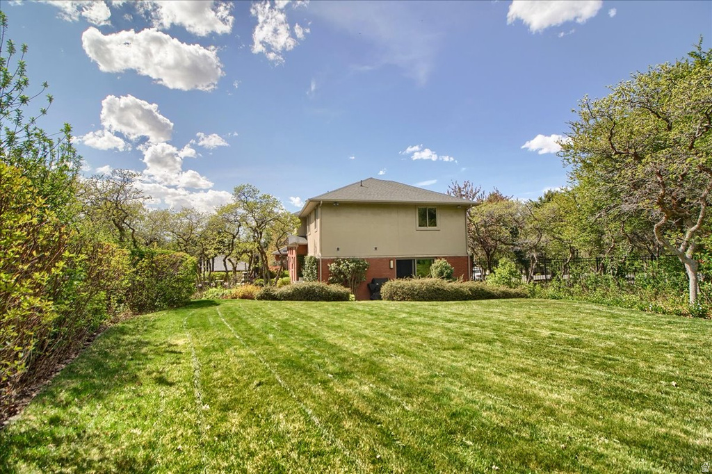 4 CHERRYWOODS LN Sandy, UT 84092