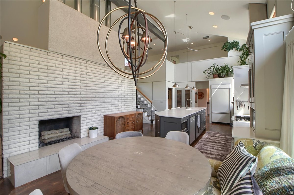 4 CHERRYWOODS LN Sandy, UT 84092