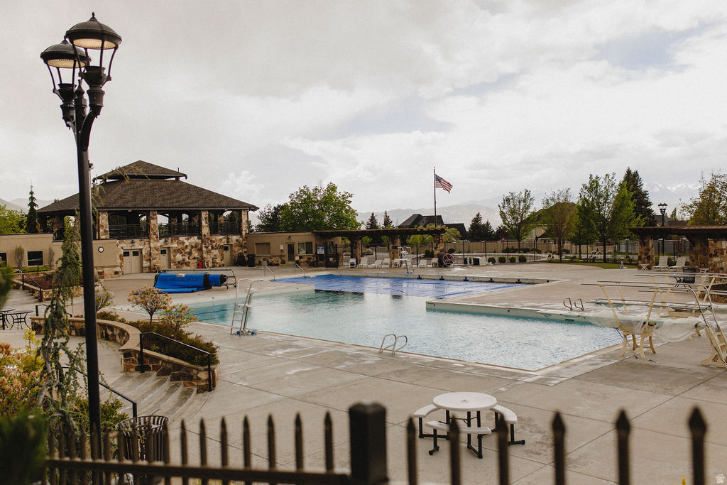 4 CHERRYWOODS LN Sandy, UT 84092