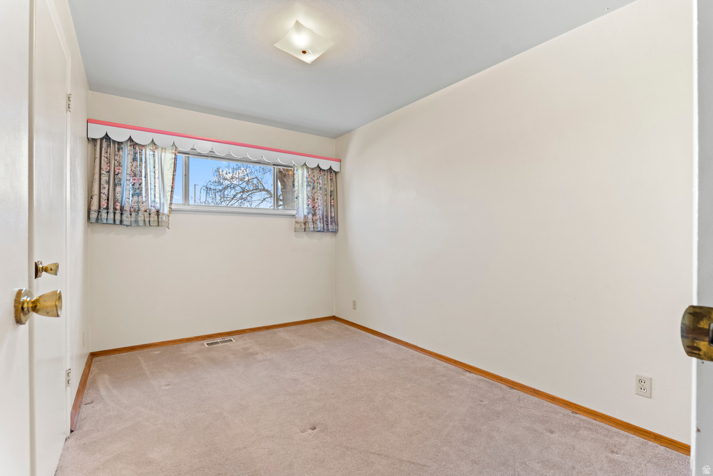 5170 S CHARLOTTE AVE Kearns, UT 84118