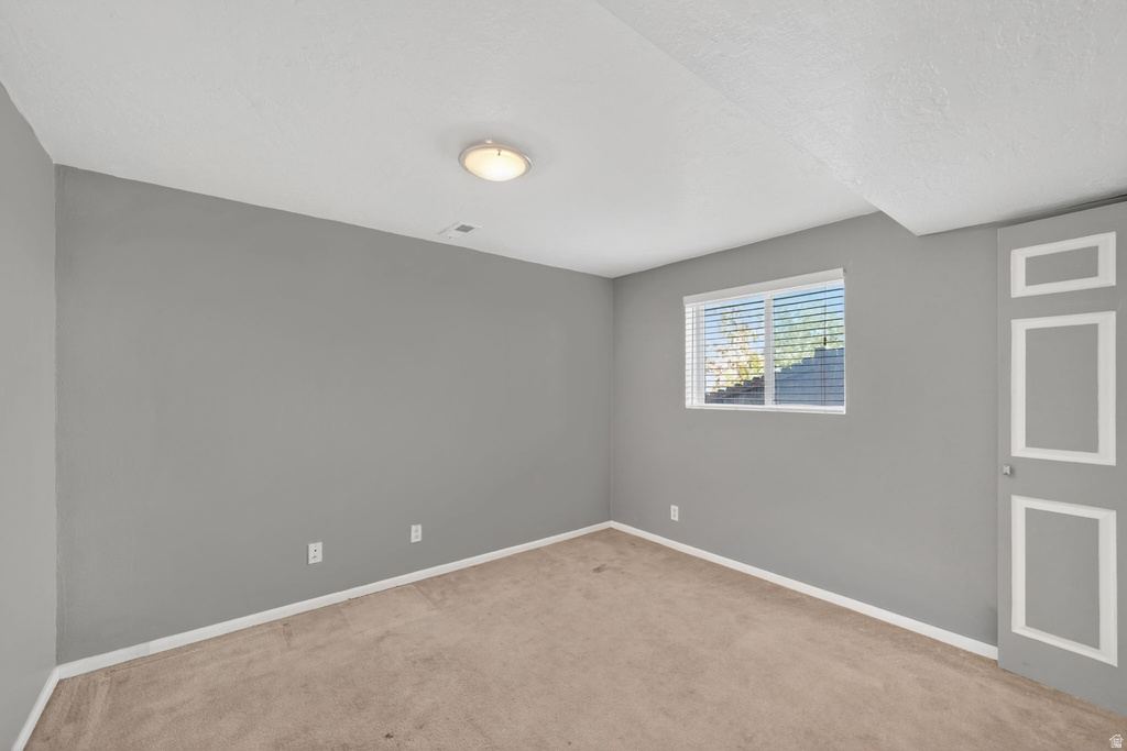 5572 W JEREMIAH DR Kearns, UT 84118