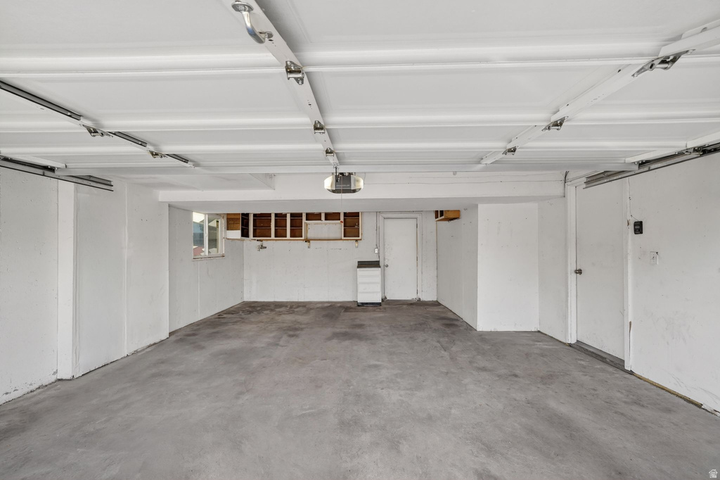 5572 W JEREMIAH DR Kearns, UT 84118