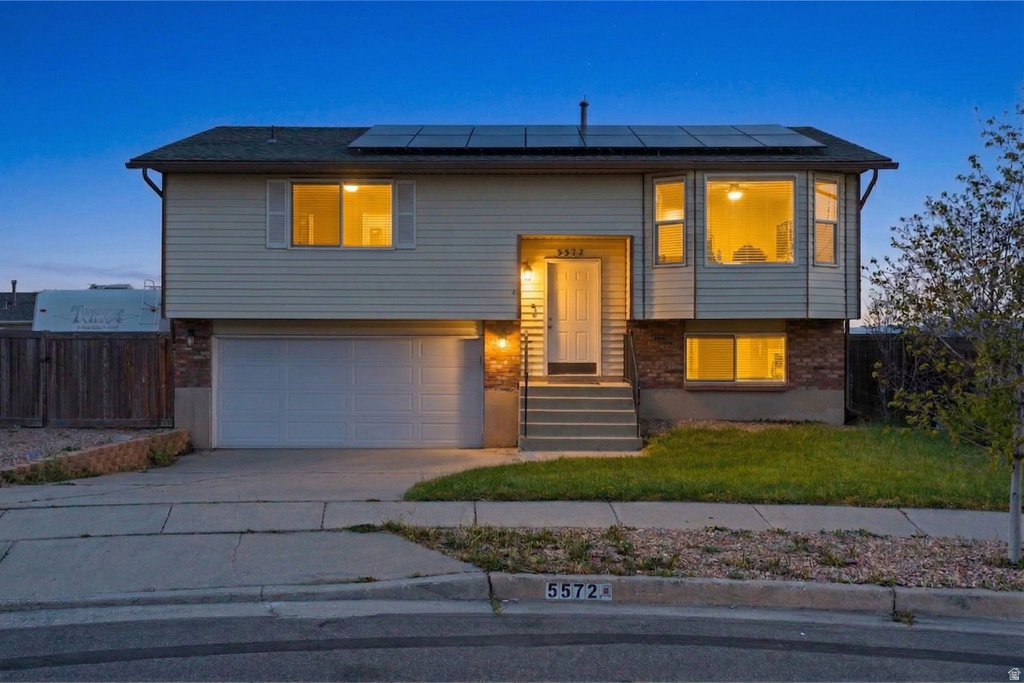 5572 W JEREMIAH DR Kearns, UT 84118