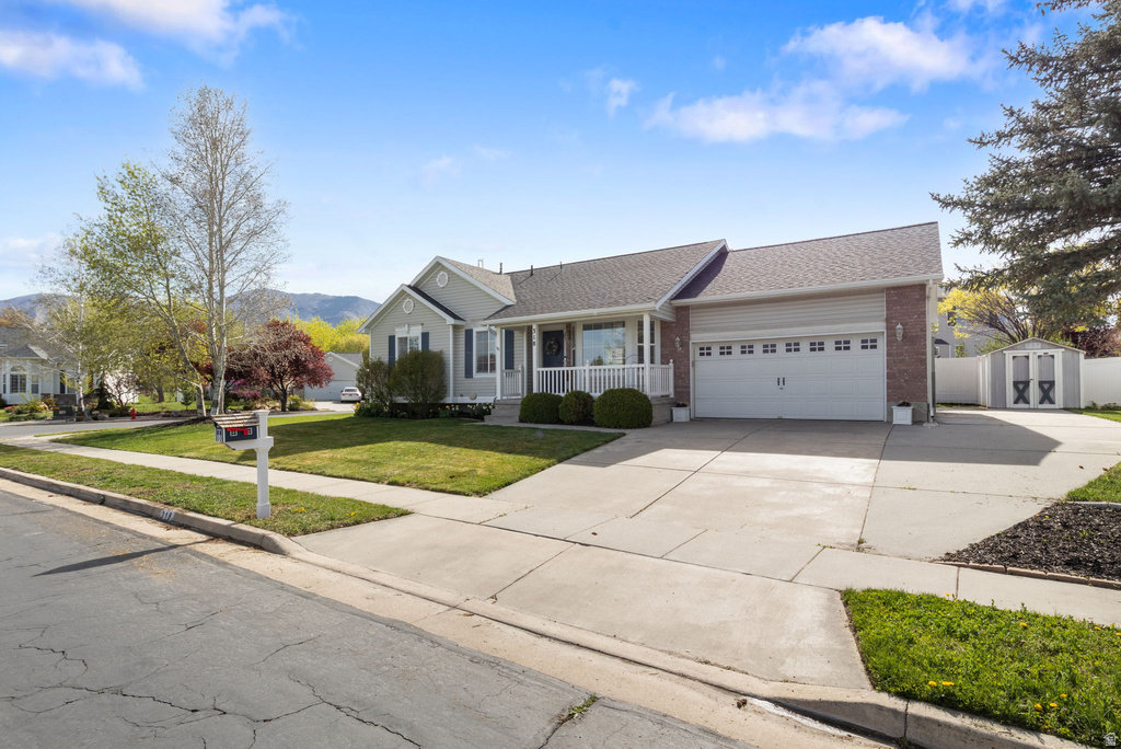 318 S SPYGLASS DR Stansbury Park, UT 84074