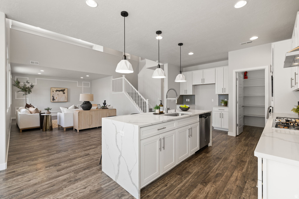 3504 S LAUREL LN Syracuse, UT 84075