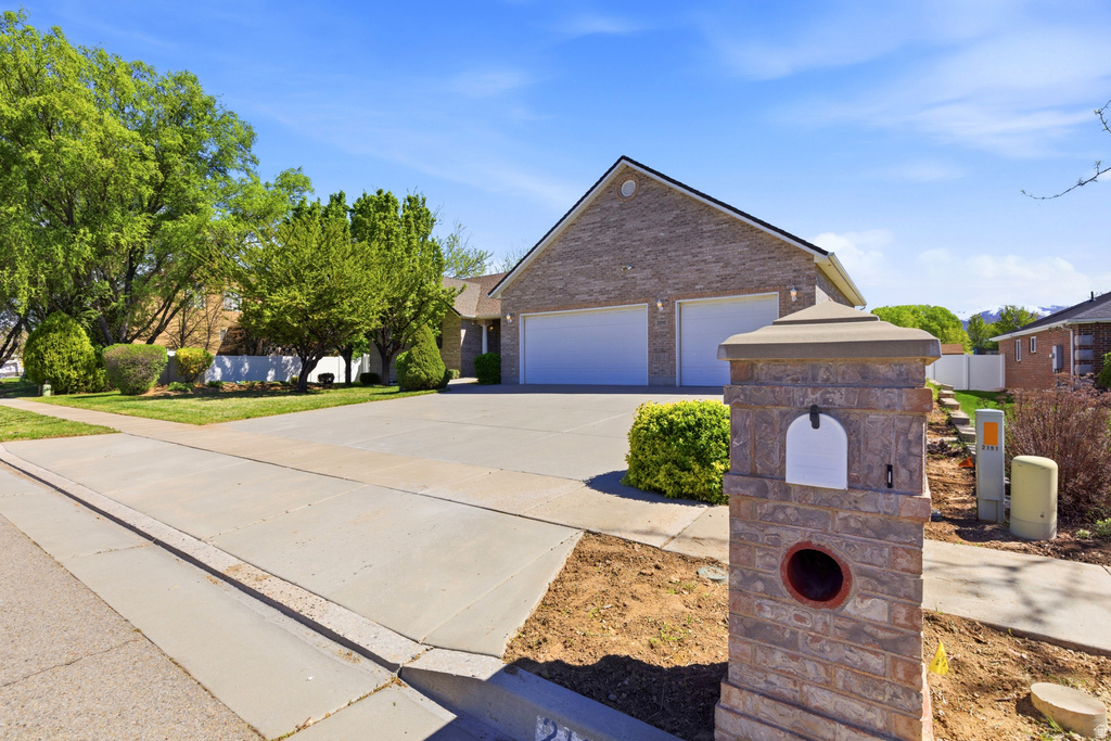 2191 S 550 W Syracuse, UT 84075