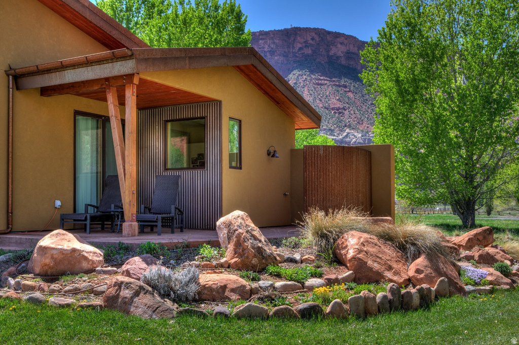 425 AMBER LN Castle Valley, UT 84532