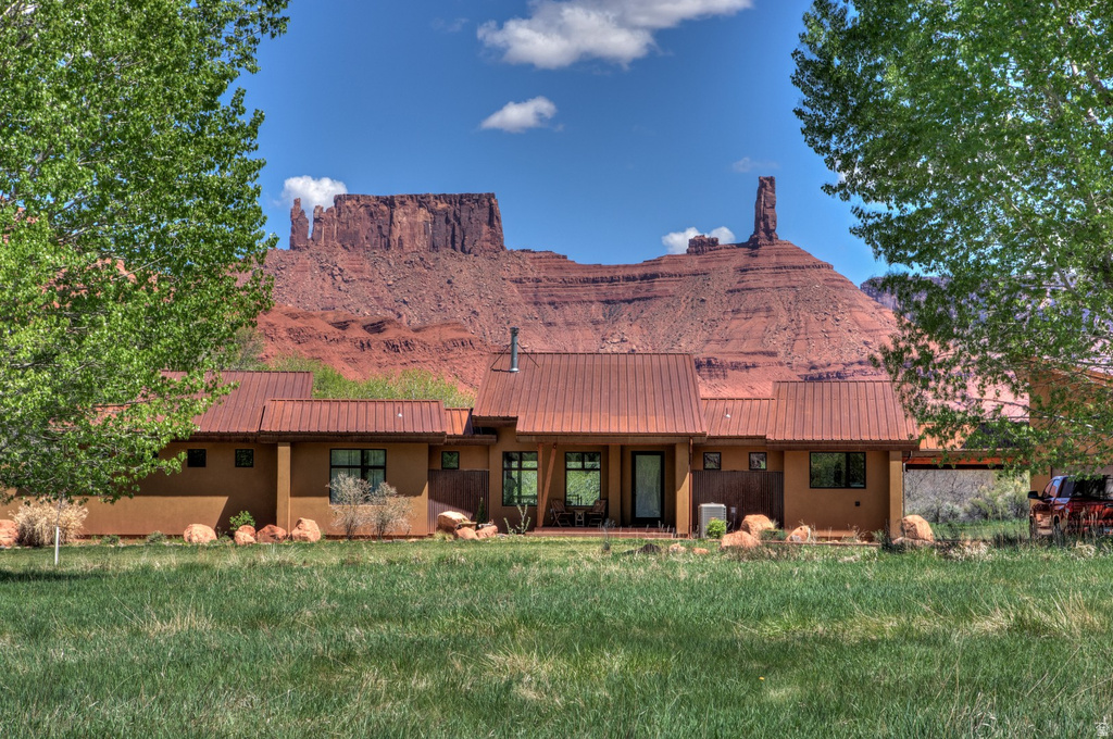 425 AMBER LN Castle Valley, UT 84532