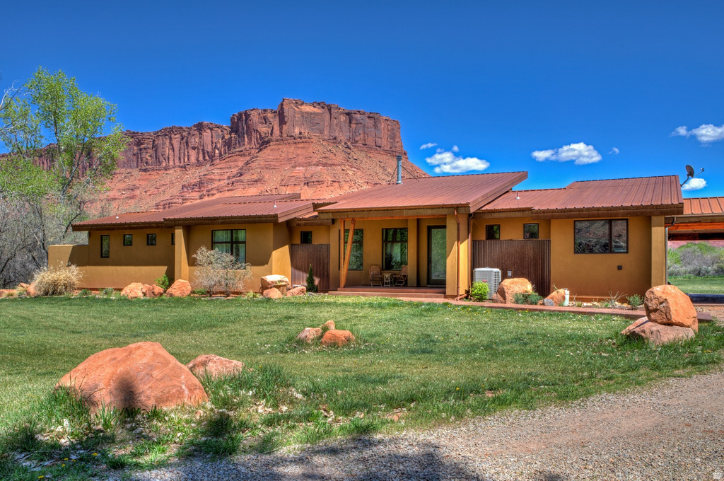 425 AMBER LN Castle Valley, UT 84532