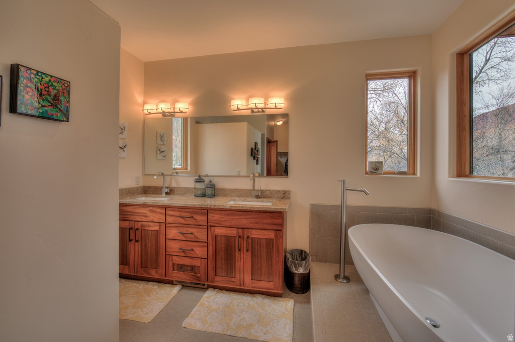 425 AMBER LN Castle Valley, UT 84532