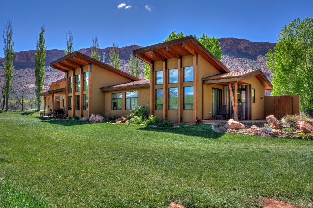 425 AMBER LN Castle Valley, UT 84532