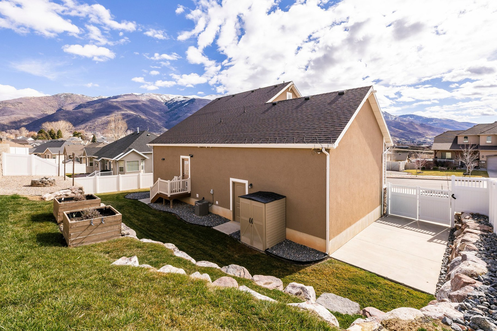 1977 E REDSHOULDER DR Layton, UT 84040