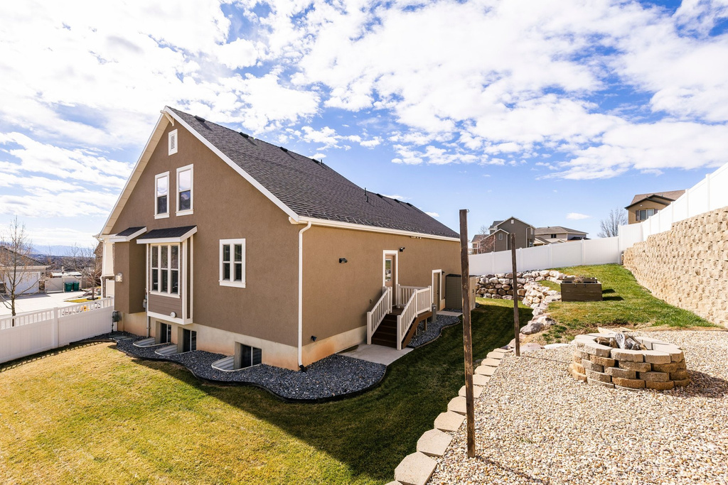 1977 E REDSHOULDER DR Layton, UT 84040