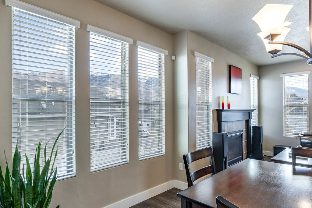 1977 E REDSHOULDER DR Layton, UT 84040