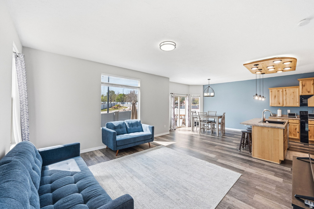 7141 W COTTAGE DR West Jordan, UT 84081