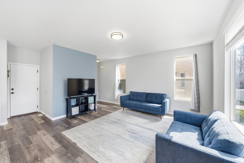 7141 W COTTAGE DR West Jordan, UT 84081