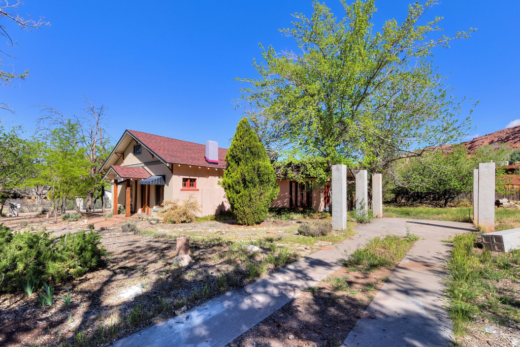 125 E 200 N Moab, UT 84532