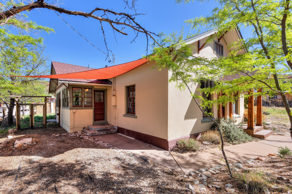 125 E 200 N Moab, UT 84532