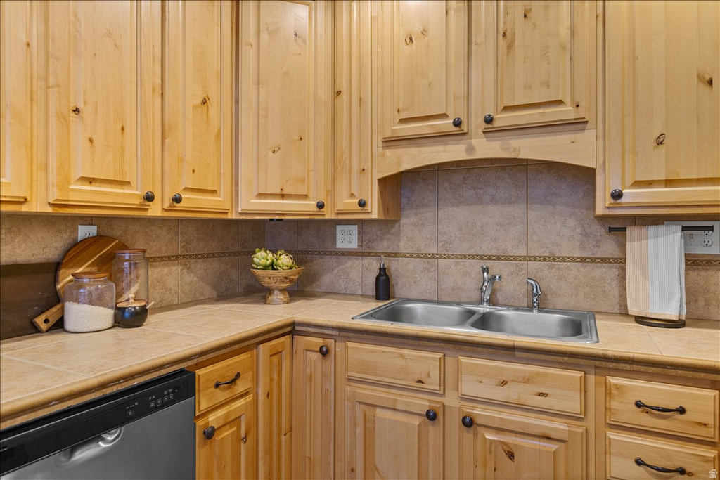 2468 E REDONDO AVE Salt Lake City, UT 84108