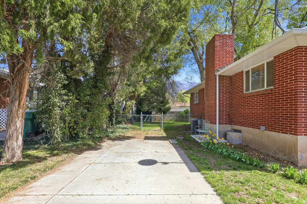 98 DIXIE AVE Layton, UT 84041