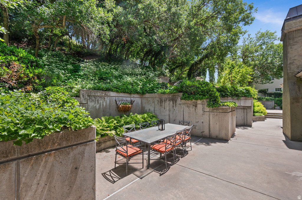 5757 S HOLLADAY BLVD Holladay, UT 84121