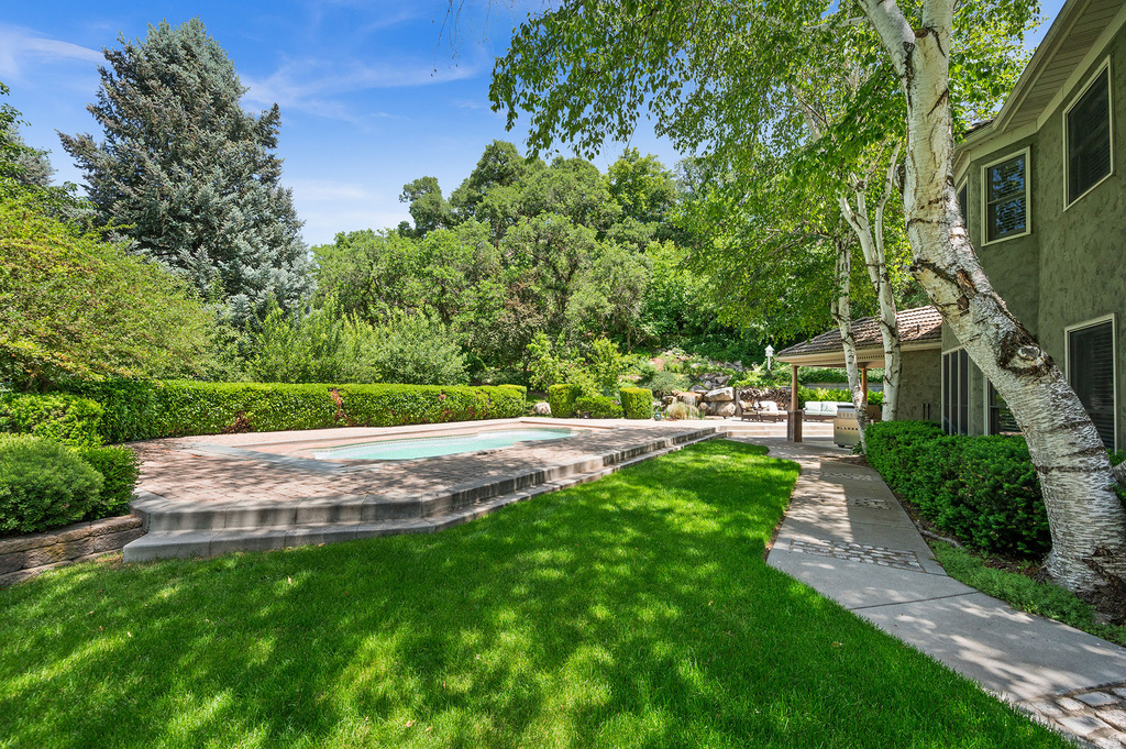 5757 S HOLLADAY BLVD Holladay, UT 84121