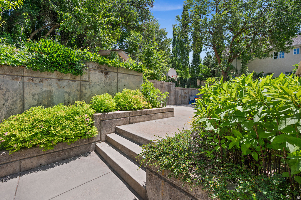 5757 S HOLLADAY BLVD Holladay, UT 84121