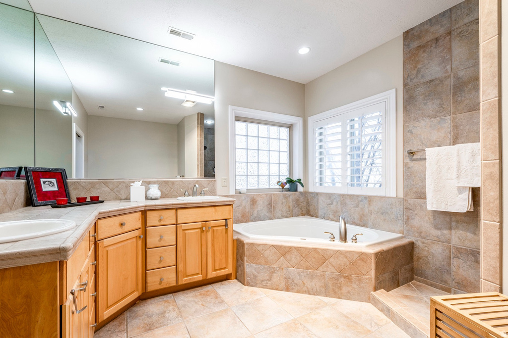 3252 SUNSET HOLLOW DR Bountiful, UT 84010