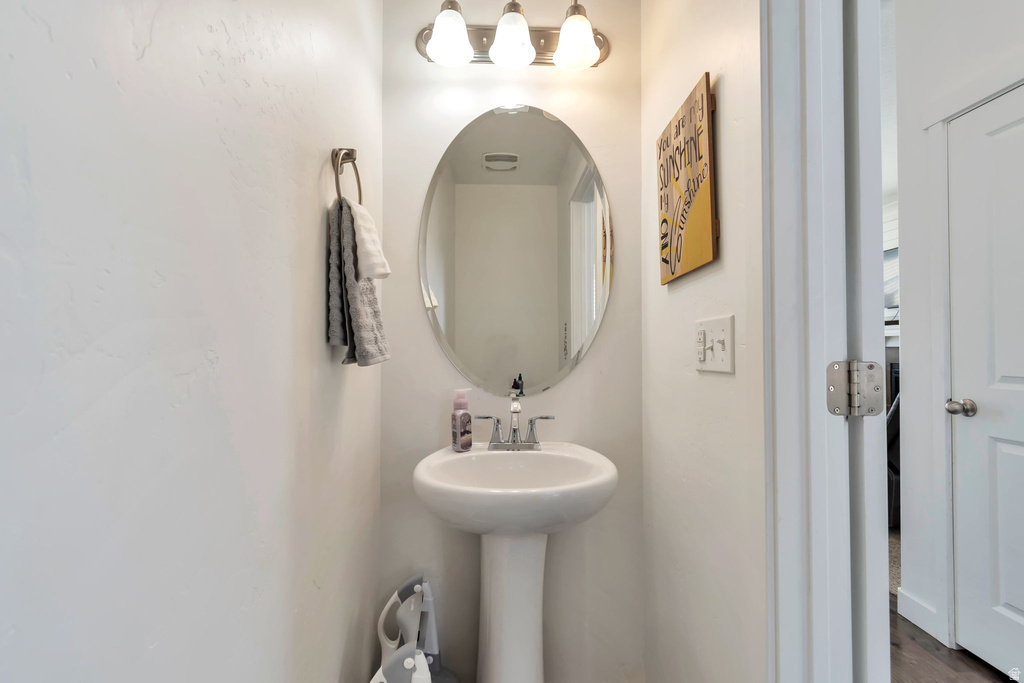 253 W QUARTZ RD Tooele, UT 84074