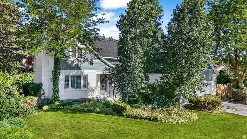 8965 S QUAIL RUN DR Sandy, UT 84093