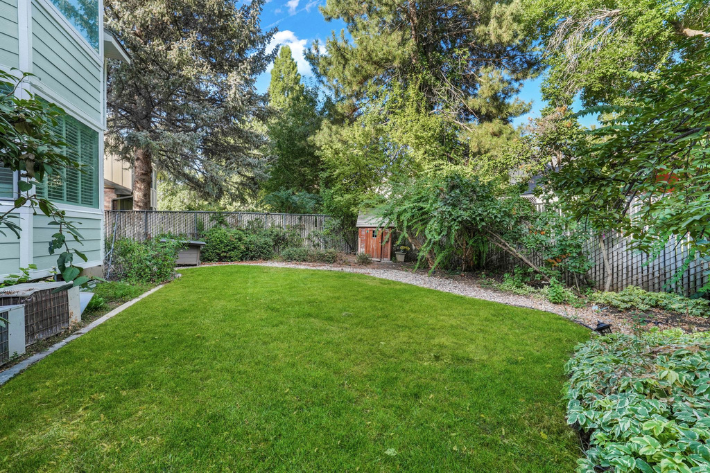 8965 S QUAIL RUN DR Sandy, UT 84093