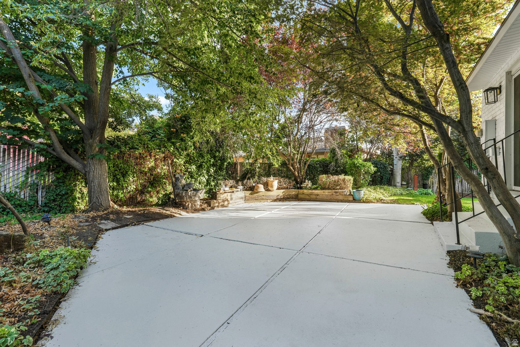8965 S QUAIL RUN DR Sandy, UT 84093