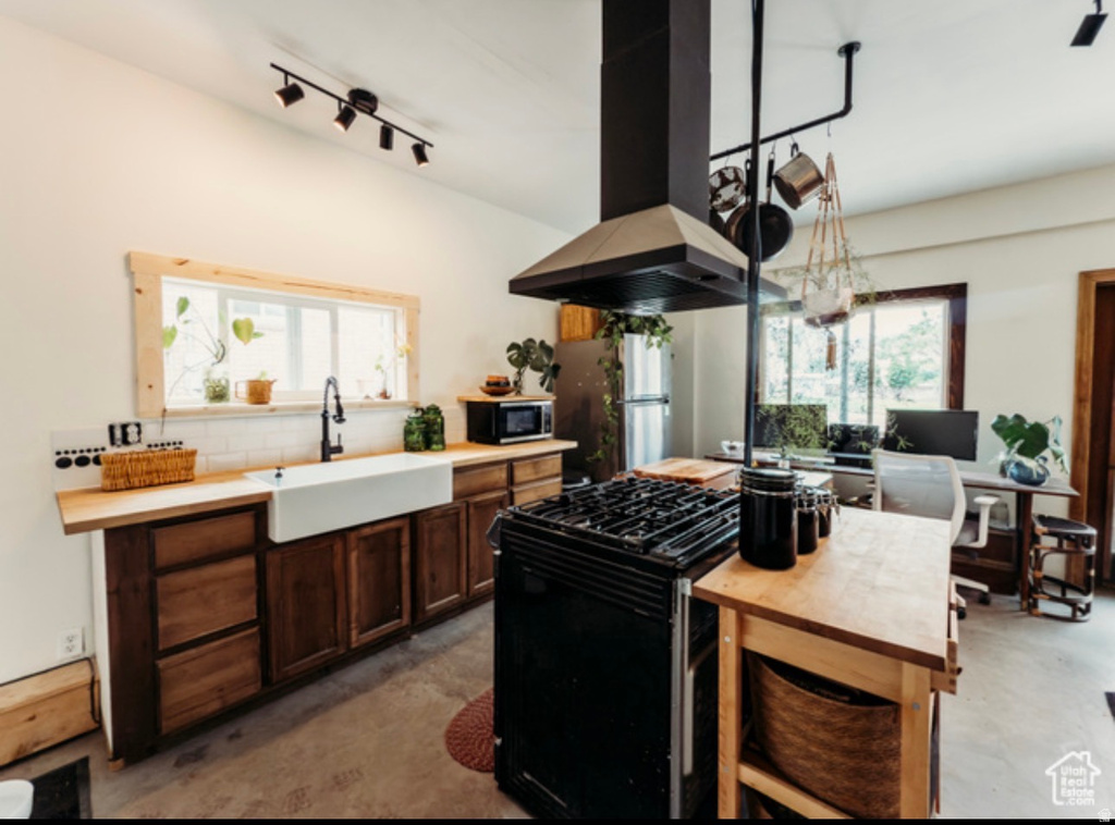 1 S 3RD AVE Helper, UT 84526