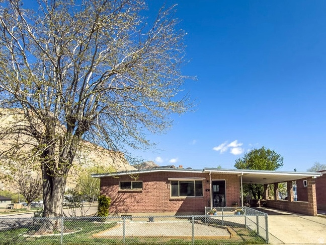 1 S 3RD AVE Helper, UT 84526